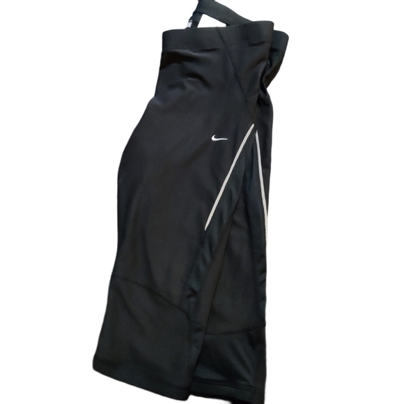 Nike Dri-Fit Capri tights - Picture 3 of 7